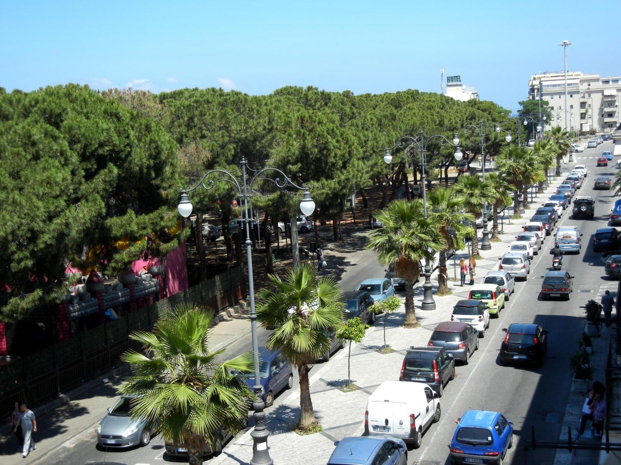 B&B La Pineta Ρέτζιο ντι Καλάμπρια Εξωτερικό φωτογραφία
